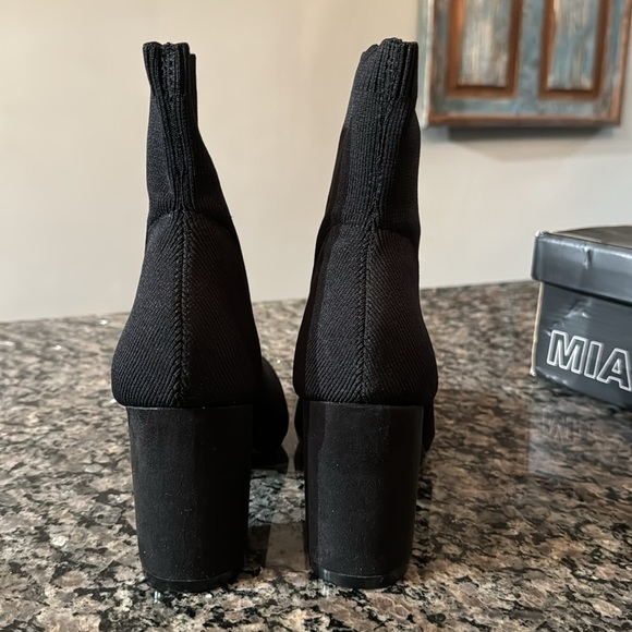 Mia Erika Black Knit 9inch Bootie NIB 7.5 - Picture 5 of 10